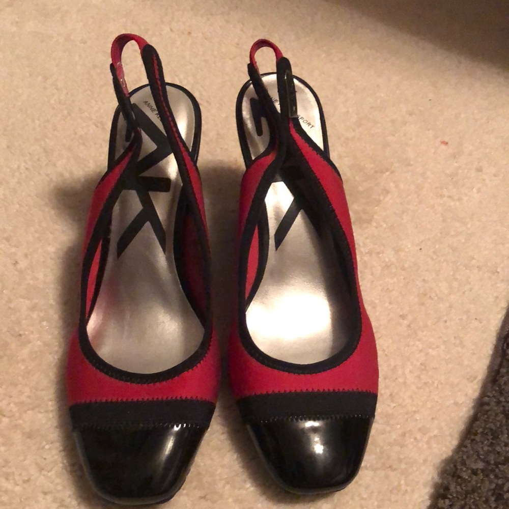 Anne Klein 8.5M Red and Black Wedge